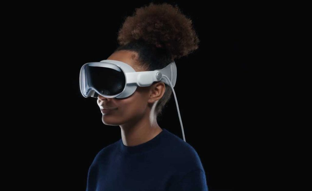 mujer- utiliza- apple-vision-pro